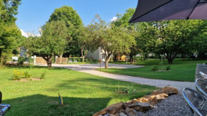 Gîte l'Enclos Ô rendez-vous Roquefeuil-Pays de sault- avec jardin
